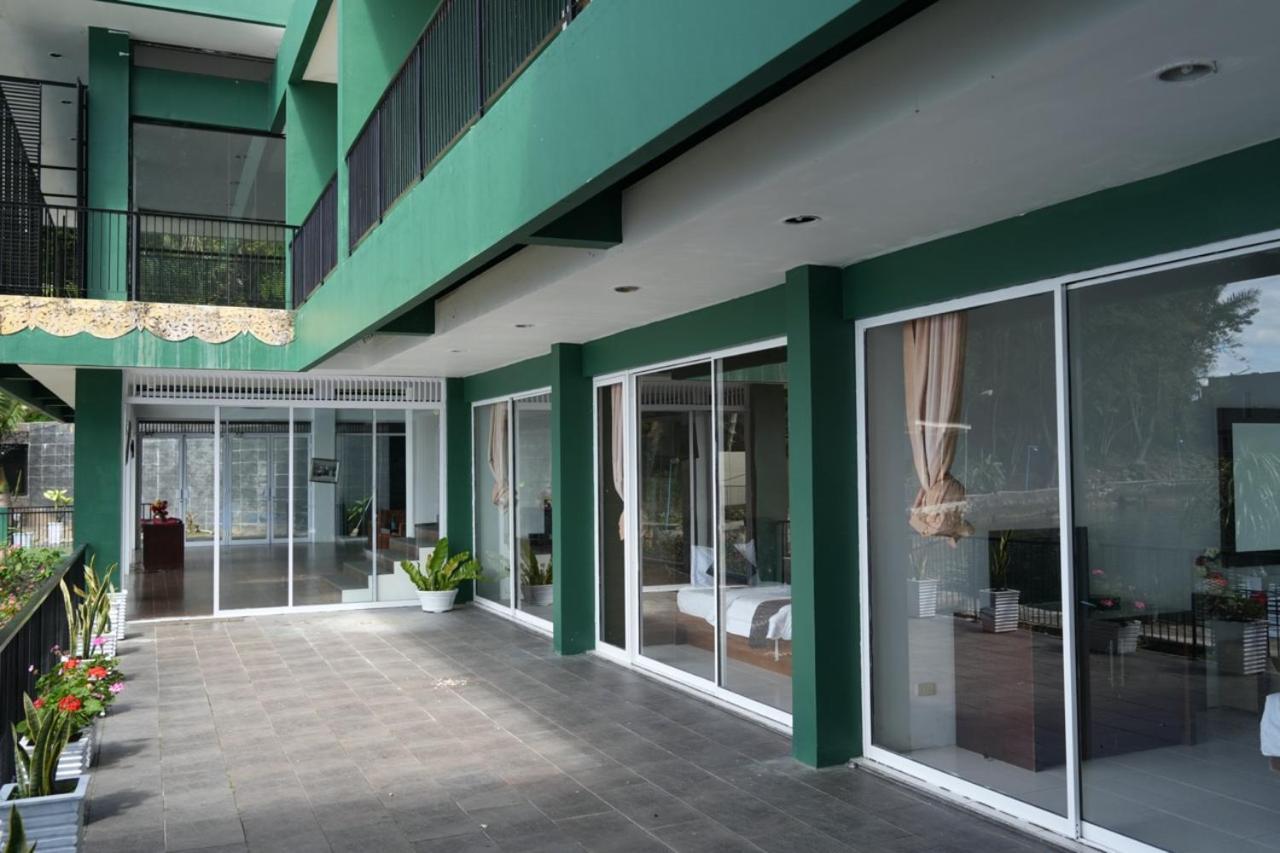Tiara Bunga Hotel & Villa Balige Exterior photo