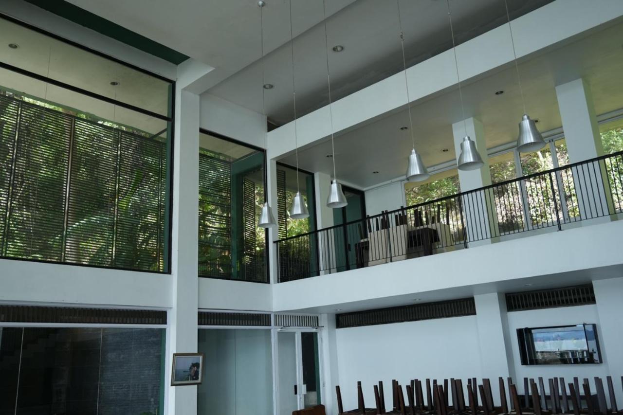 Tiara Bunga Hotel & Villa Balige Exterior photo